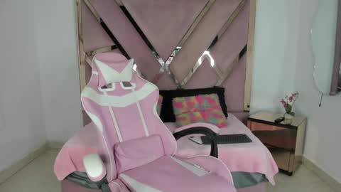 angell_petite01 online show from April 16, 10:01 pm