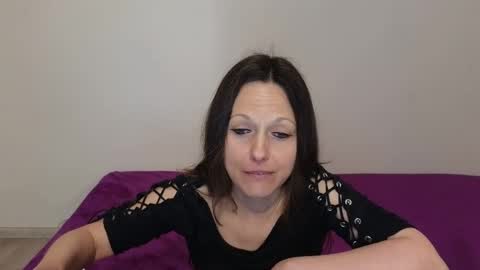 Giulia online show from May 9, 1:02 pm