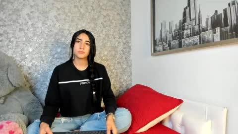 anika_h online show from April 11, 12:09 pm