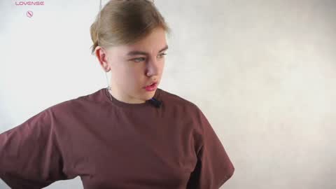 AnishaVivo online show from April 15, 1:11 pm