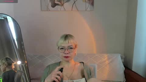 ann_annise online show from April 9, 1:41 am