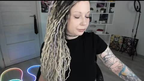 Anna online show from April 28, 6:12 pm