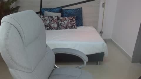 anne_blake online show from April 11, 12:09 pm