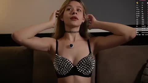 Anne online show from April 19, 7:49 pm