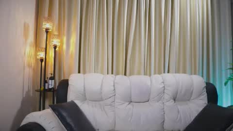 Annie online show from February 3, 8:12 pm