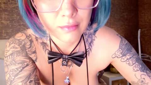 ANNIE HAWK online show from March 9, 10:18 am