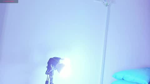 Anthoneladoll online show from April 15, 4:40 pm