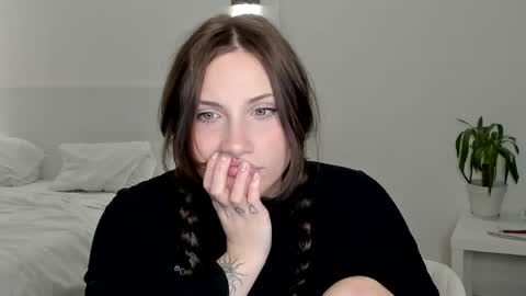 Ann online show from April 28, 7:51 pm