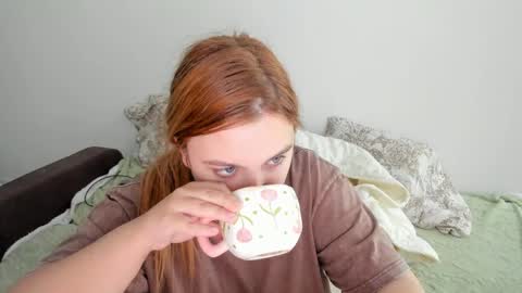 appleyummybuns online show from June 5, 11:38 am