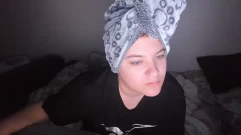 appleyummybuns online show from July 2, 2:44 am