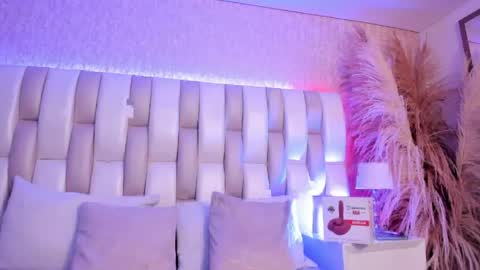 ari_lynn_ online show from April 14, 3:28 am