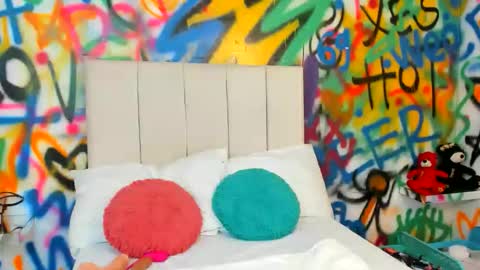 aria online show from March 9, 1:25 pm