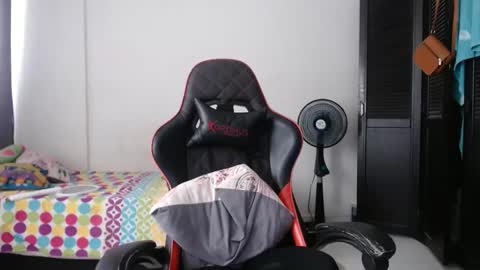 ariannaloovel online show from April 7, 5:37 pm