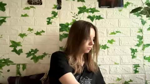 Lisa online show from May 17, 3:11 pm