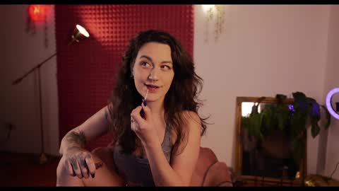 Maya online show from February 4, 7:55 pm