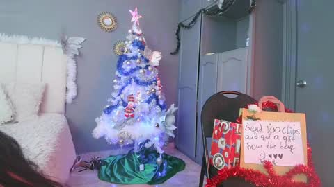   laura  online show from December 24, 6:50 pm