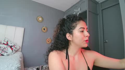   laura  online show from January 7, 7:17 pm