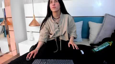 Ashkoreh online show from April 9, 8:36 pm