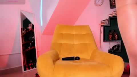 ashley_leon_ online show from April 15, 3:34 pm