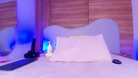 auroraa_miller online show from June 2, 3:29 am