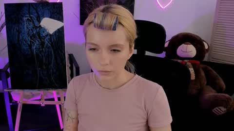 aurorawrenfield online show from March 16, 5:44 am