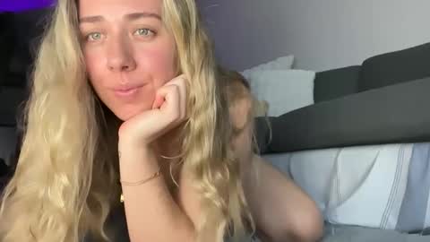 aussielulu online show from May 4, 6:50 am