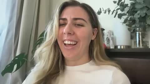 aussielulu online show from May 11, 2:57 am