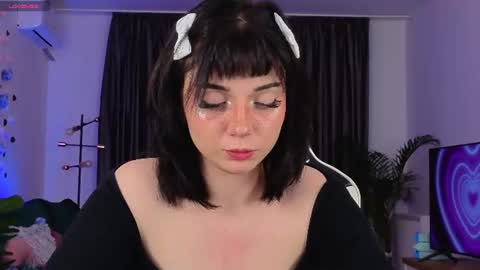 AveryWillow online show from July 18, 1:31 am
