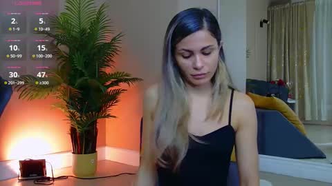 AVRILL CYRUX online show from March 5, 8:10 am