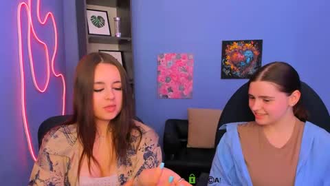 awesomeemma_ online show from May 5, 11:13 am