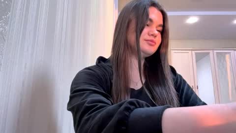 Elara online show from April 1, 4:04 pm