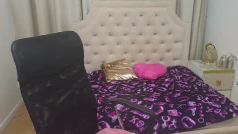 Angela online show from April 1, 1:34 pm