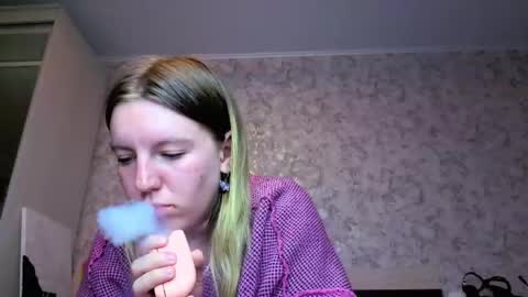 holly online show from May 31, 6:09 pm