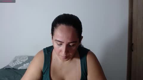 hadid online show from February 20, 5:14 pm