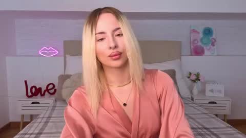 Bella online show from April 29, 7:41 pm