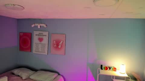  Bella  online show from April 16, 7:46 pm