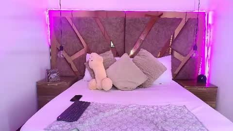 Bella Swwan  online show from July 4, 7:21 pm