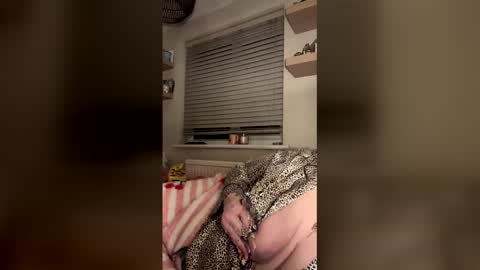 bellacherrybomb online show from March 29, 9:03 pm