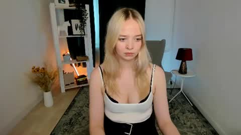 Bella online show from June 14, 8:53 pm