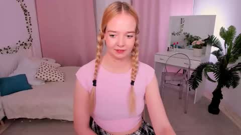 Bella online show from October 10, 9:31 pm