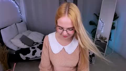 Bella online show from September 13, 10:07 pm