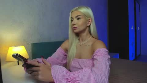 Bella online show from April 19, 2:33 am