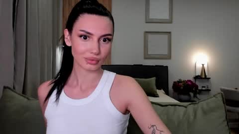Bella online show from May 25, 9:25 pm