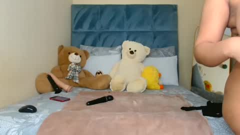 big_melons2001 online show from June 24, 4:44 am