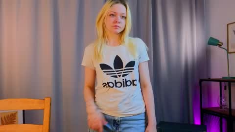 Alice online show from April 11, 3:27 pm