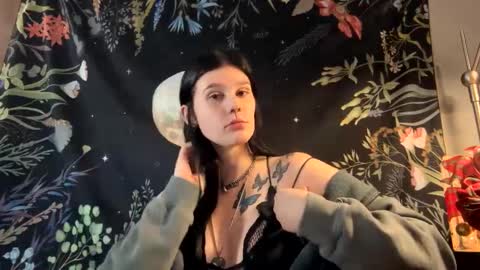 bitchesinthebasement online show from December 20, 5:57 am
