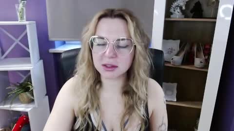 Z O E Y online show from April 17, 4:47 am