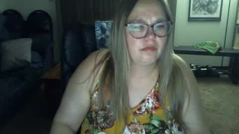 bladesizzo3111 online show from June 7, 5:03 am