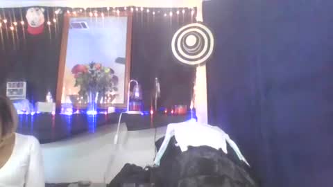 blissful614380763 online show from May 24, 9:14 pm