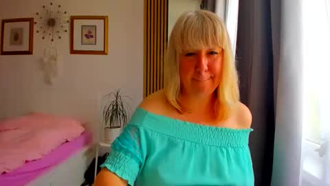 Nicole online show from May 25, 4:33 am